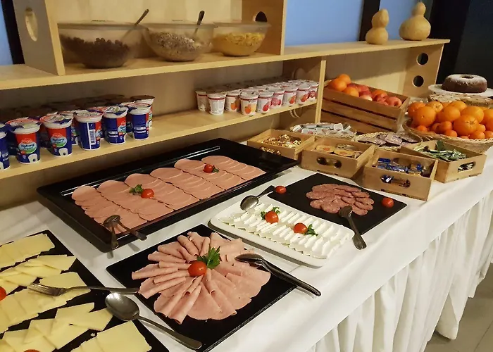 布罗尼奥酒店 4*