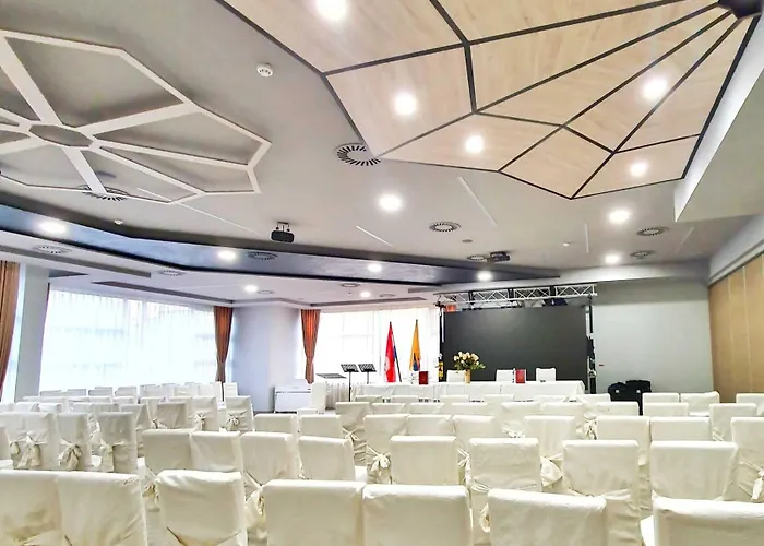 布罗尼奥酒店 酒店